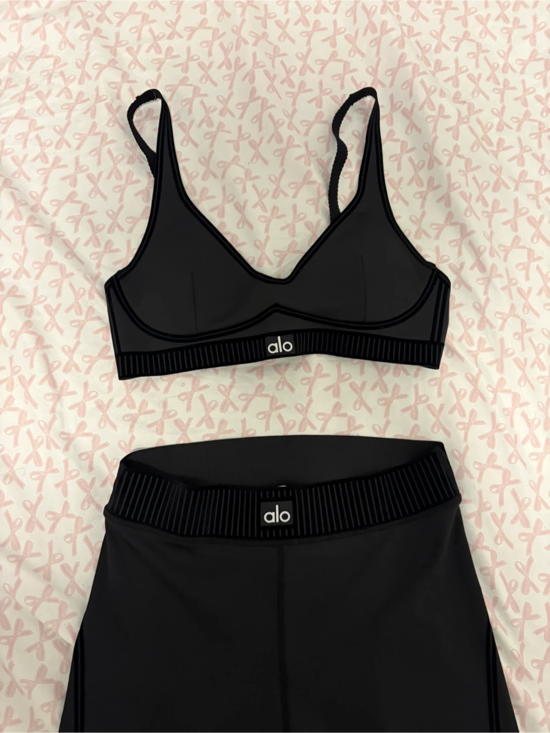 Alo Yoga black bra and leggings set