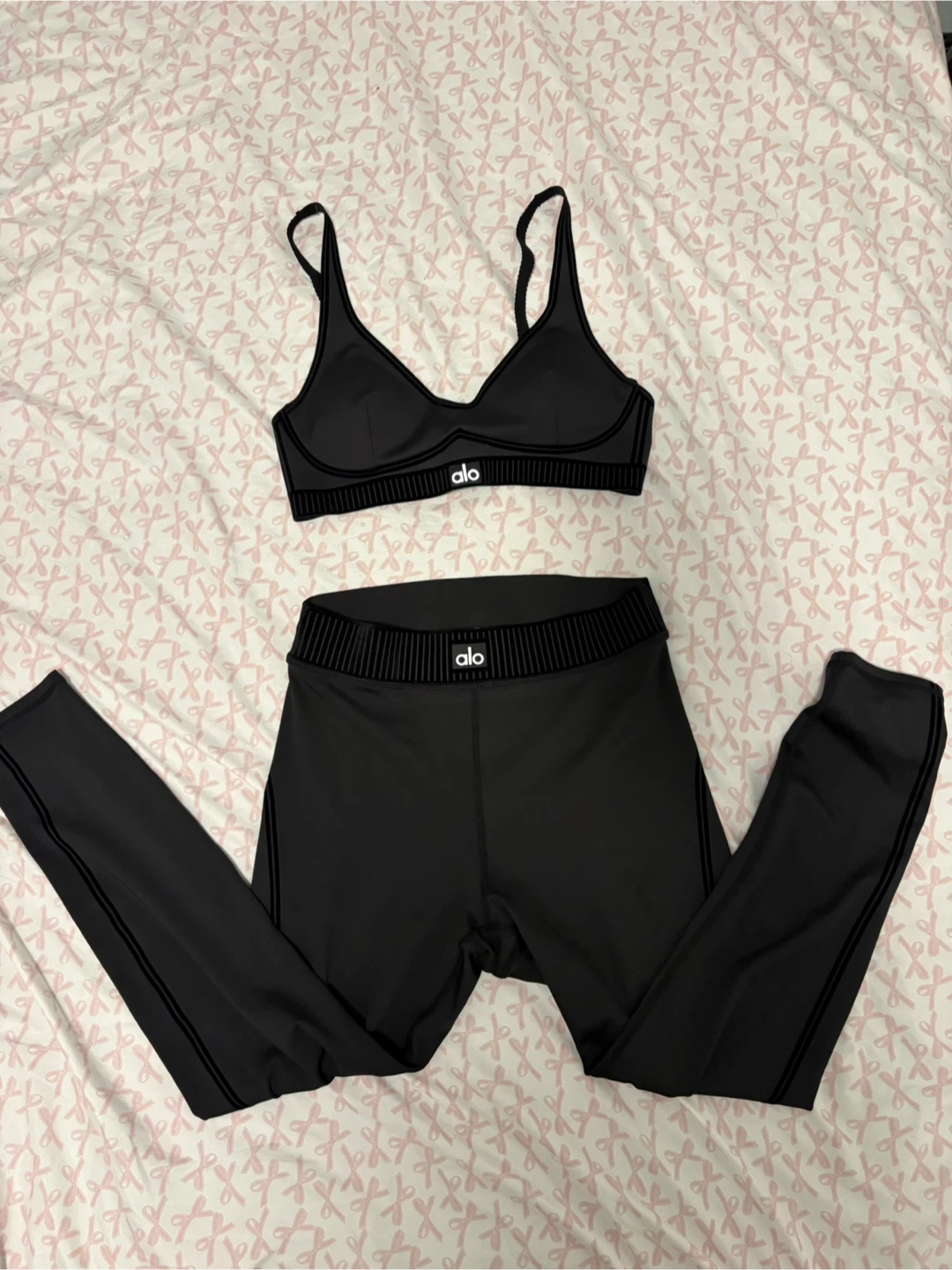 Alo Yoga black bra and leggings set - photo 2