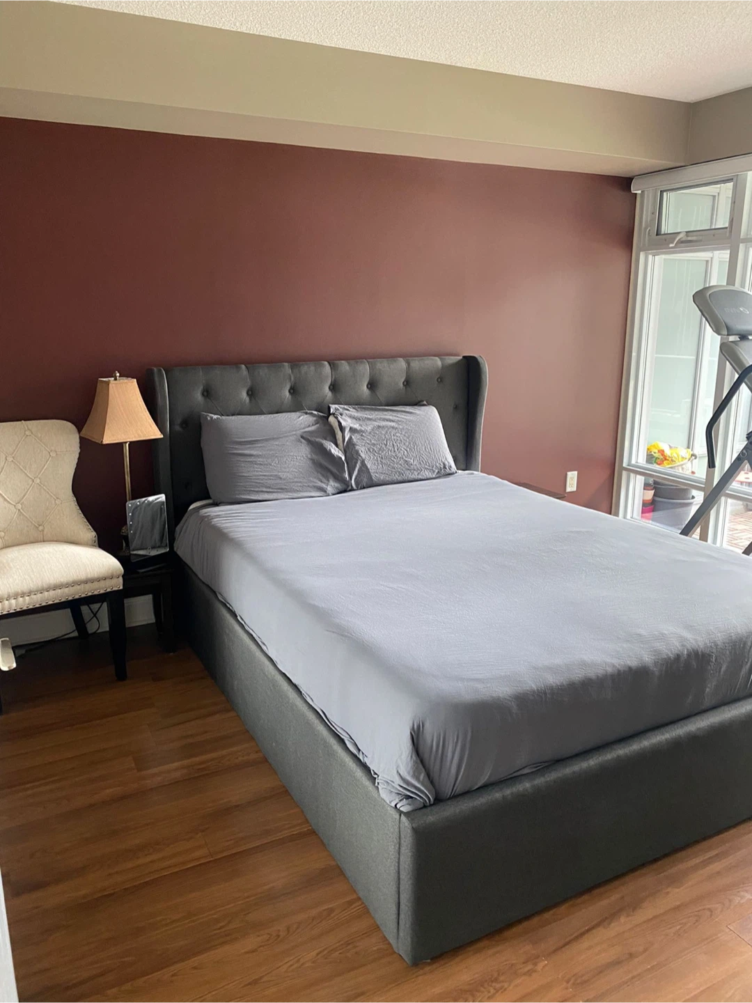 Queen Size Storage Bed Frame with Hydraulic Lift