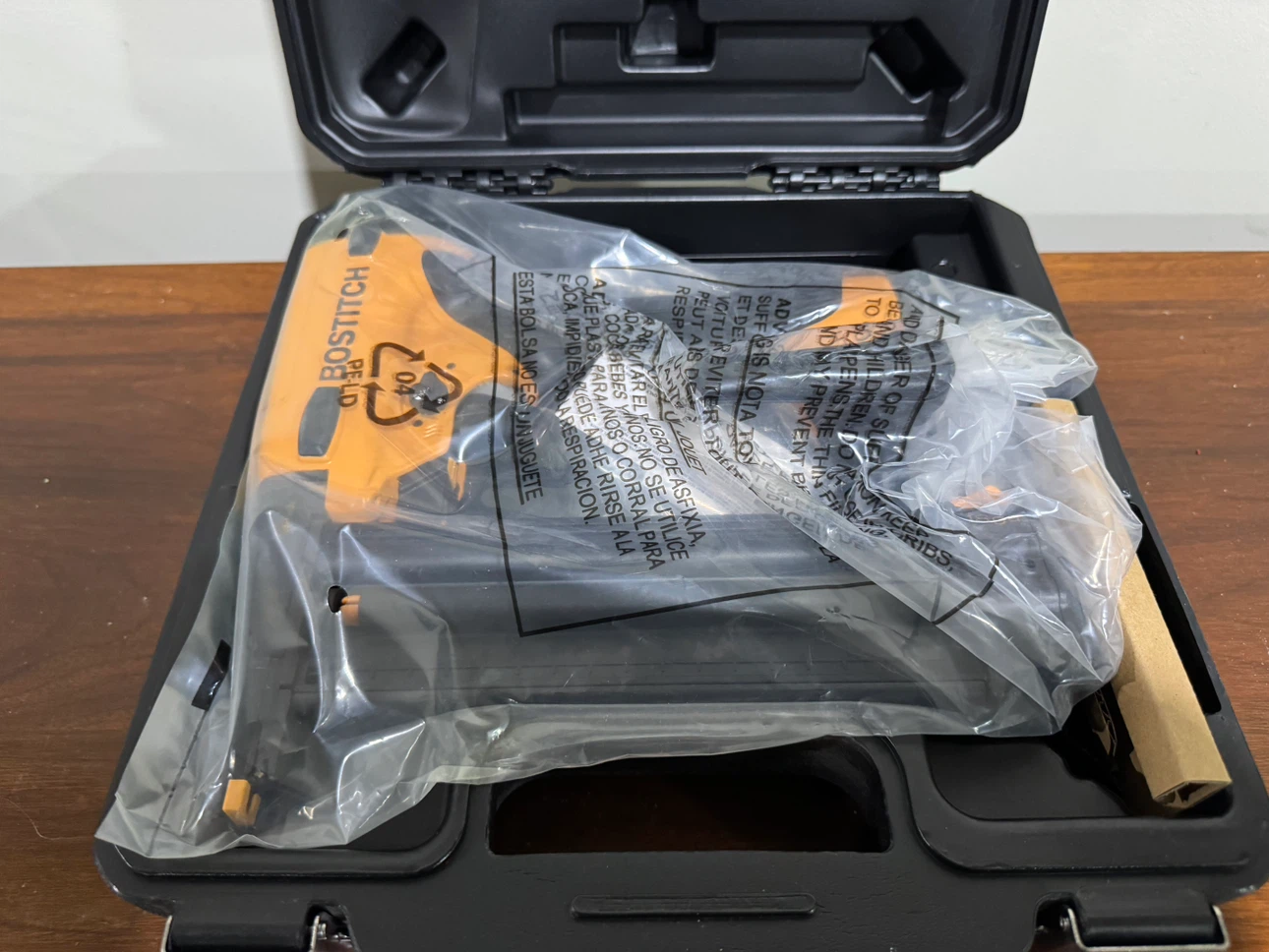 brand-new Bostitch 18-Gauge Pneumatic Brad Nailer - photo 2