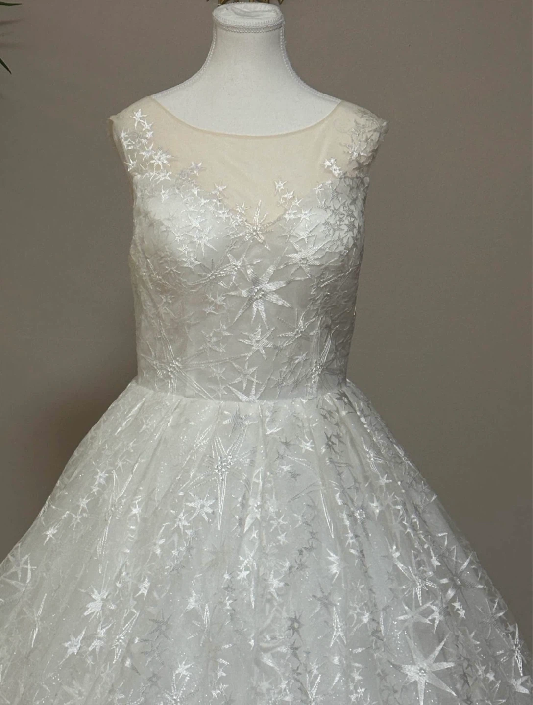 White Star Embellished Wedding Dress - photo 2