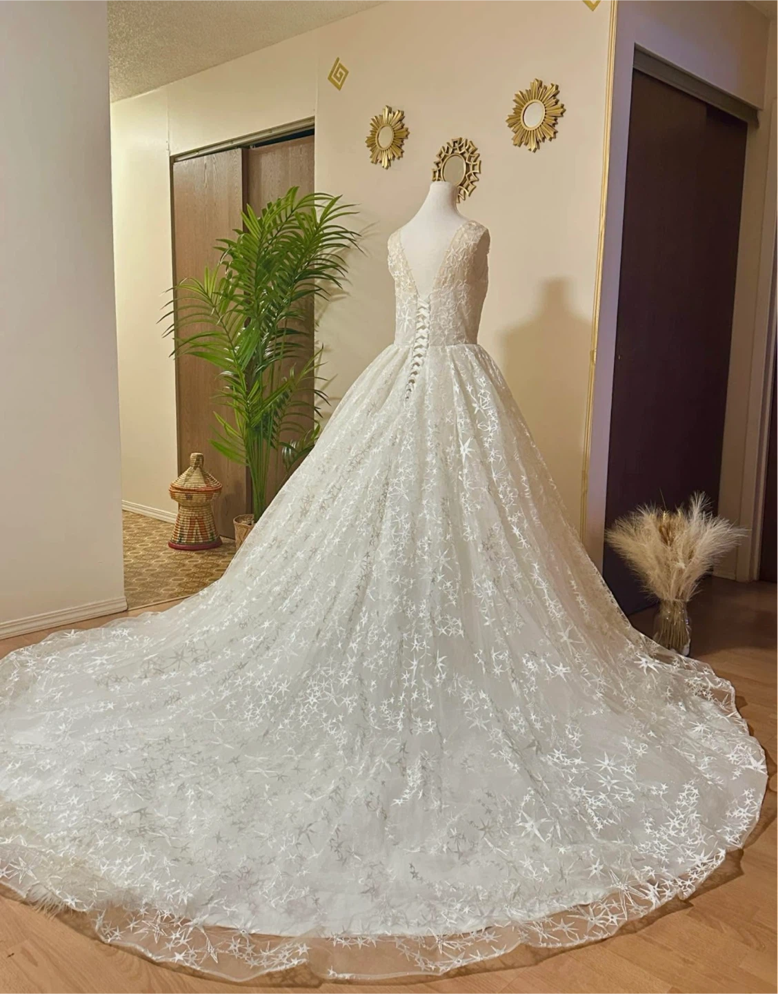 White Star Embellished Wedding Dress - photo 3