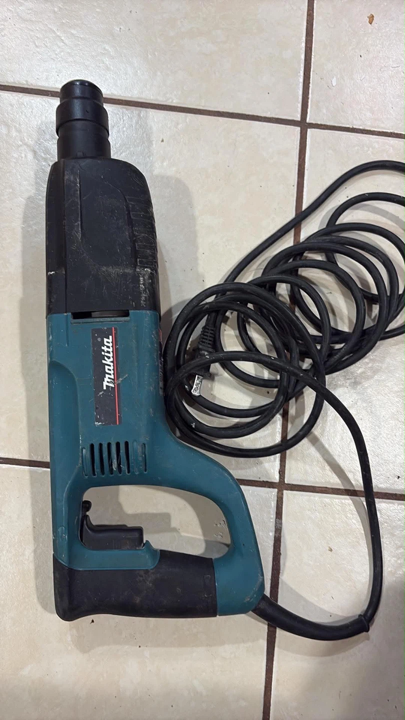 Makita HR2455 Rotary Hammer Drill - photo 2