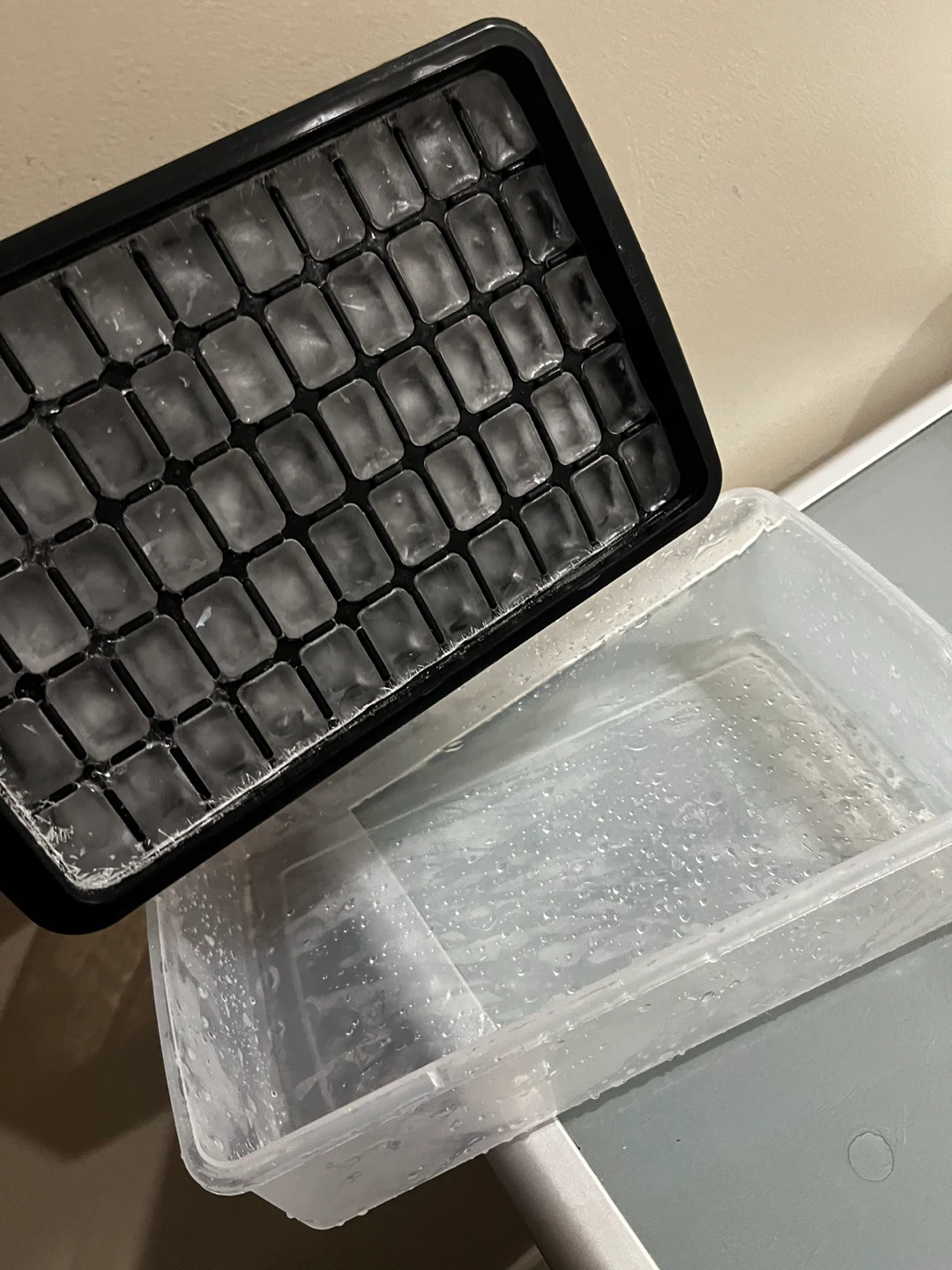 Ice cube tray with storage bin - photo 2