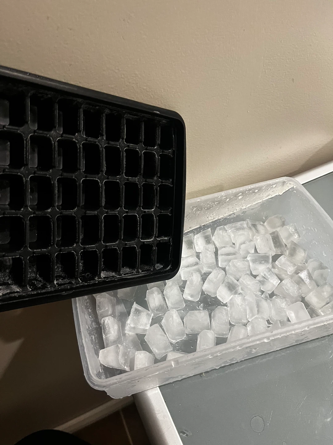 Ice cube tray with storage bin - photo 3