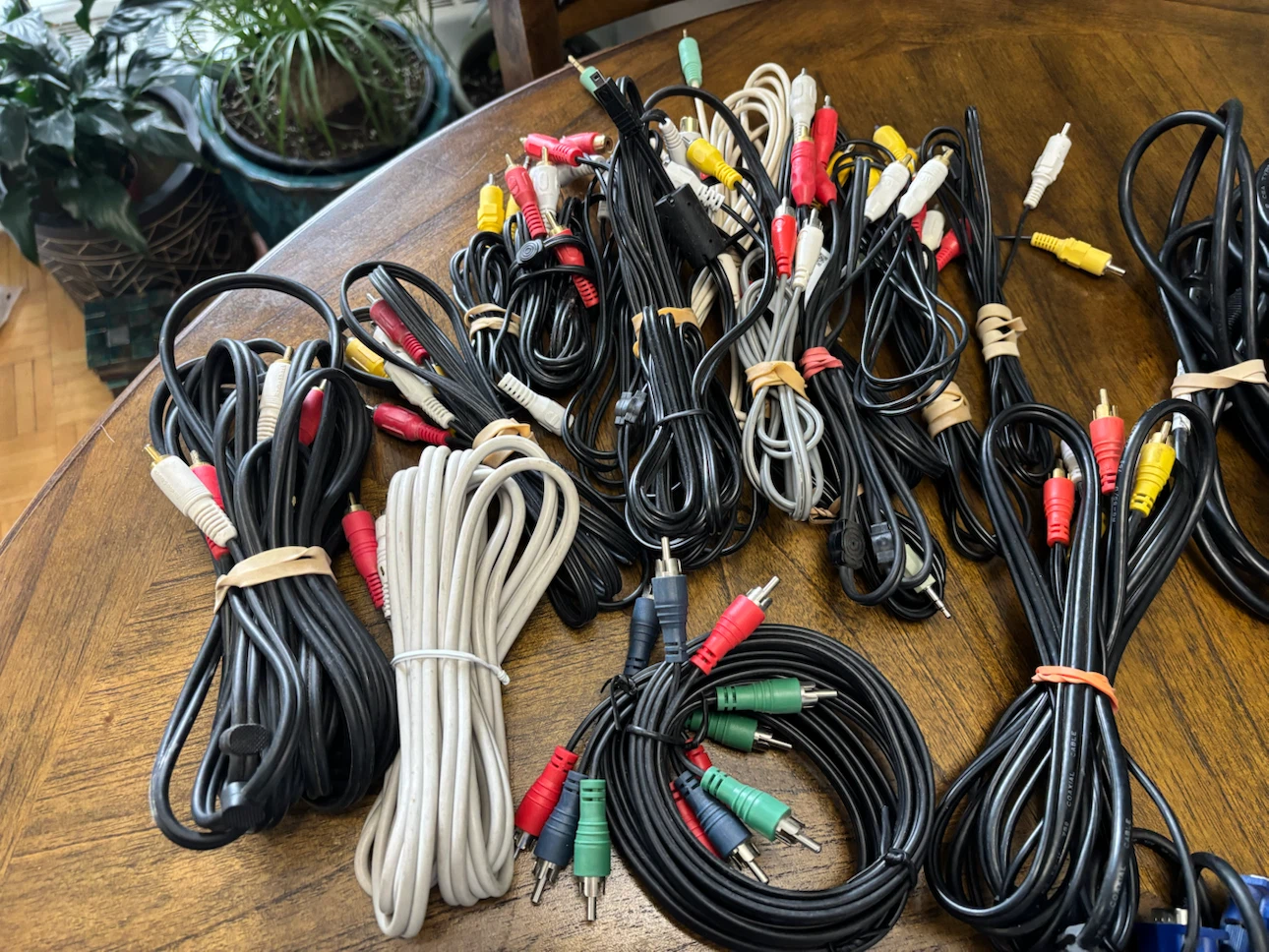 Assorted electronic cables and connectors bundle - photo 3