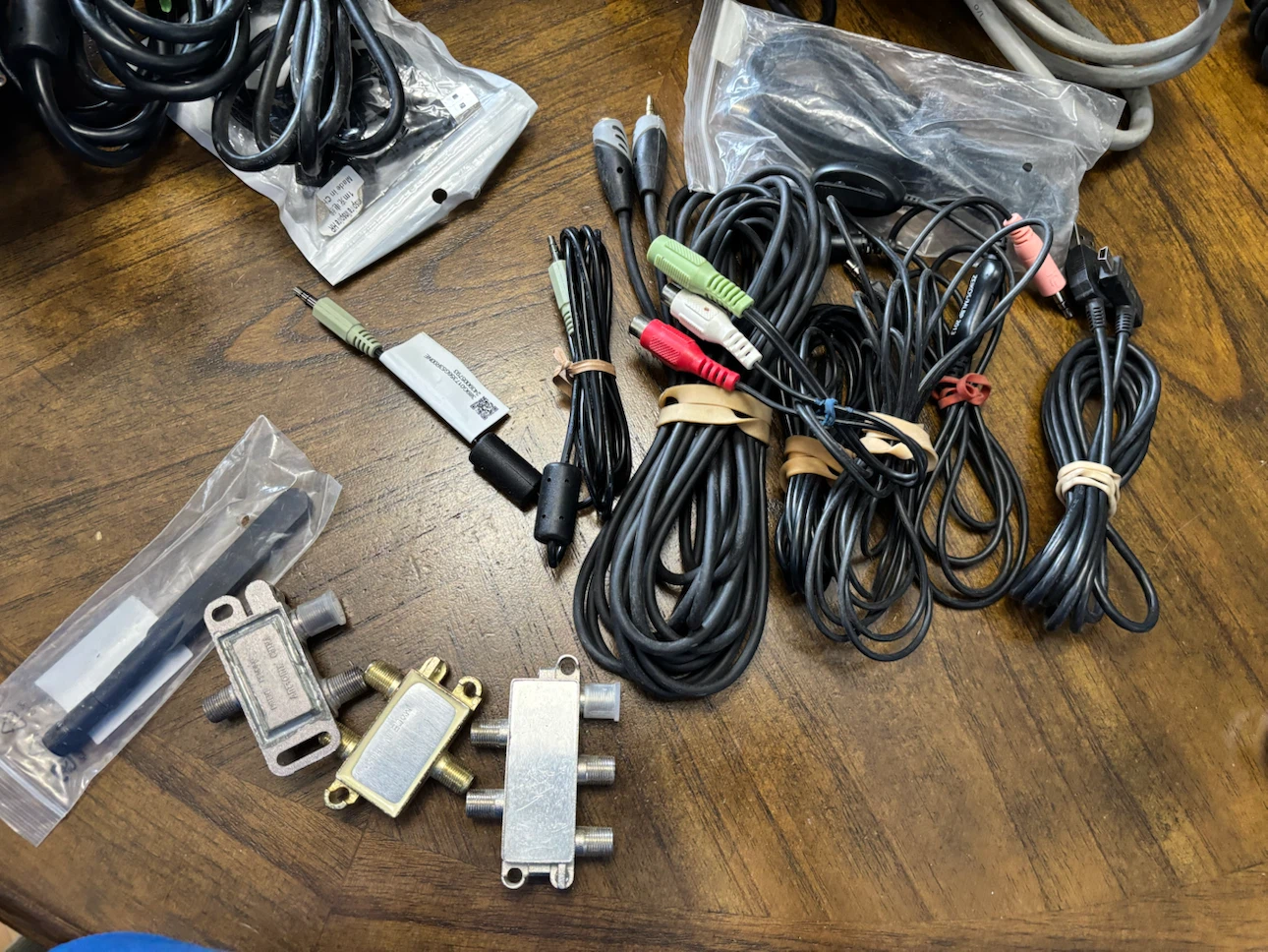 Assorted electronic cables and connectors bundle - photo 4