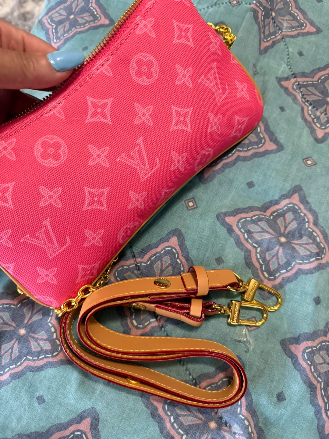 Louis Vuitton Pink Monogram Pouch Bag - photo 4