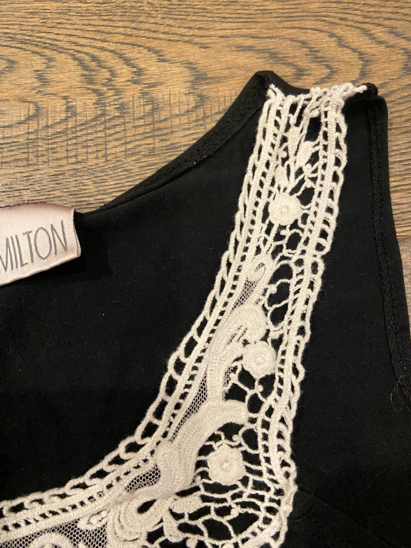 EUC: Hamilton Cream Crochet Lace Trimmed Black Tank Top - Size M - photo 4
