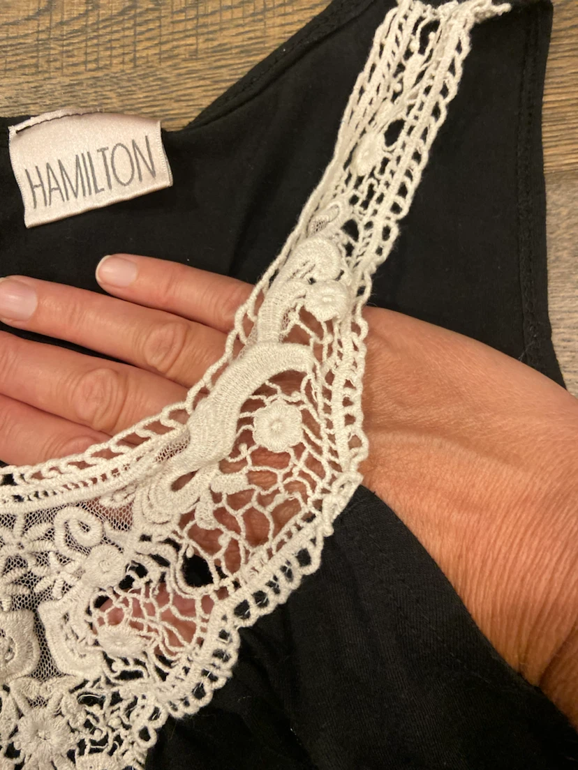 EUC: Hamilton Cream Crochet Lace Trimmed Black Tank Top - Size M - photo 5