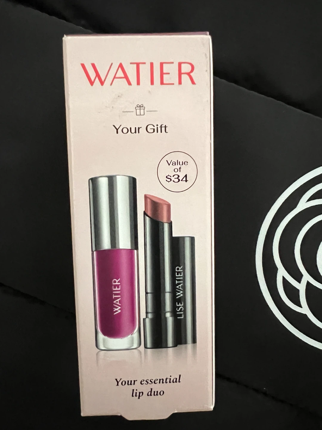 Lip oil, lipstick and pouch - photo 2