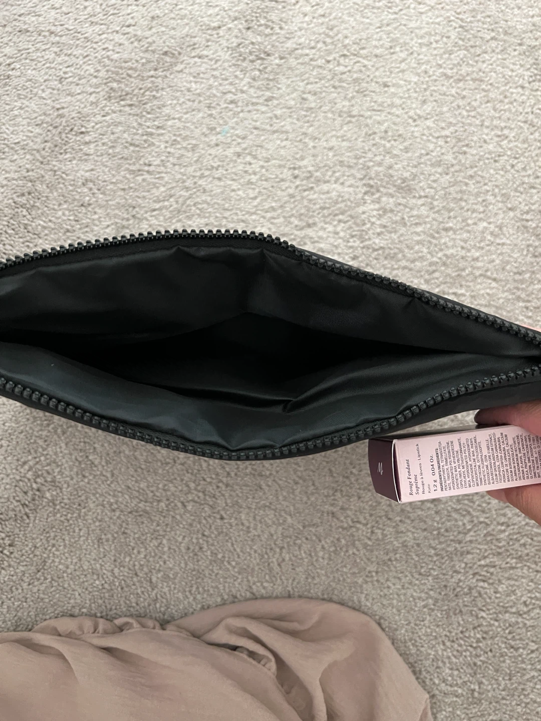 Lip oil, lipstick and pouch - photo 5