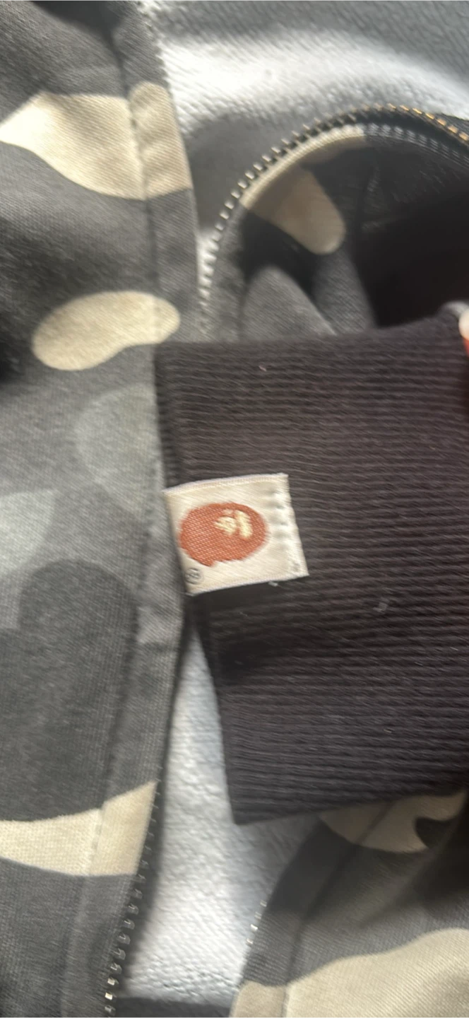 Bape hoodie size large - photo 3