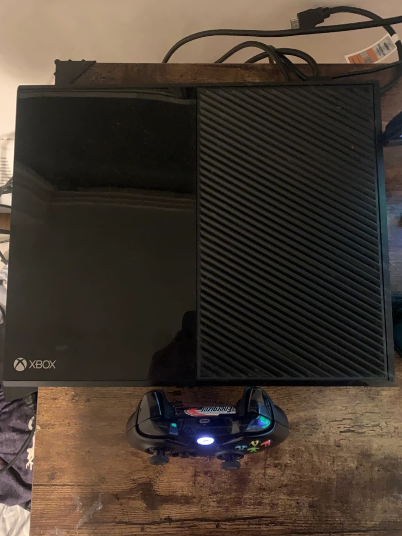 Xbox One Console with Controller - photo 4