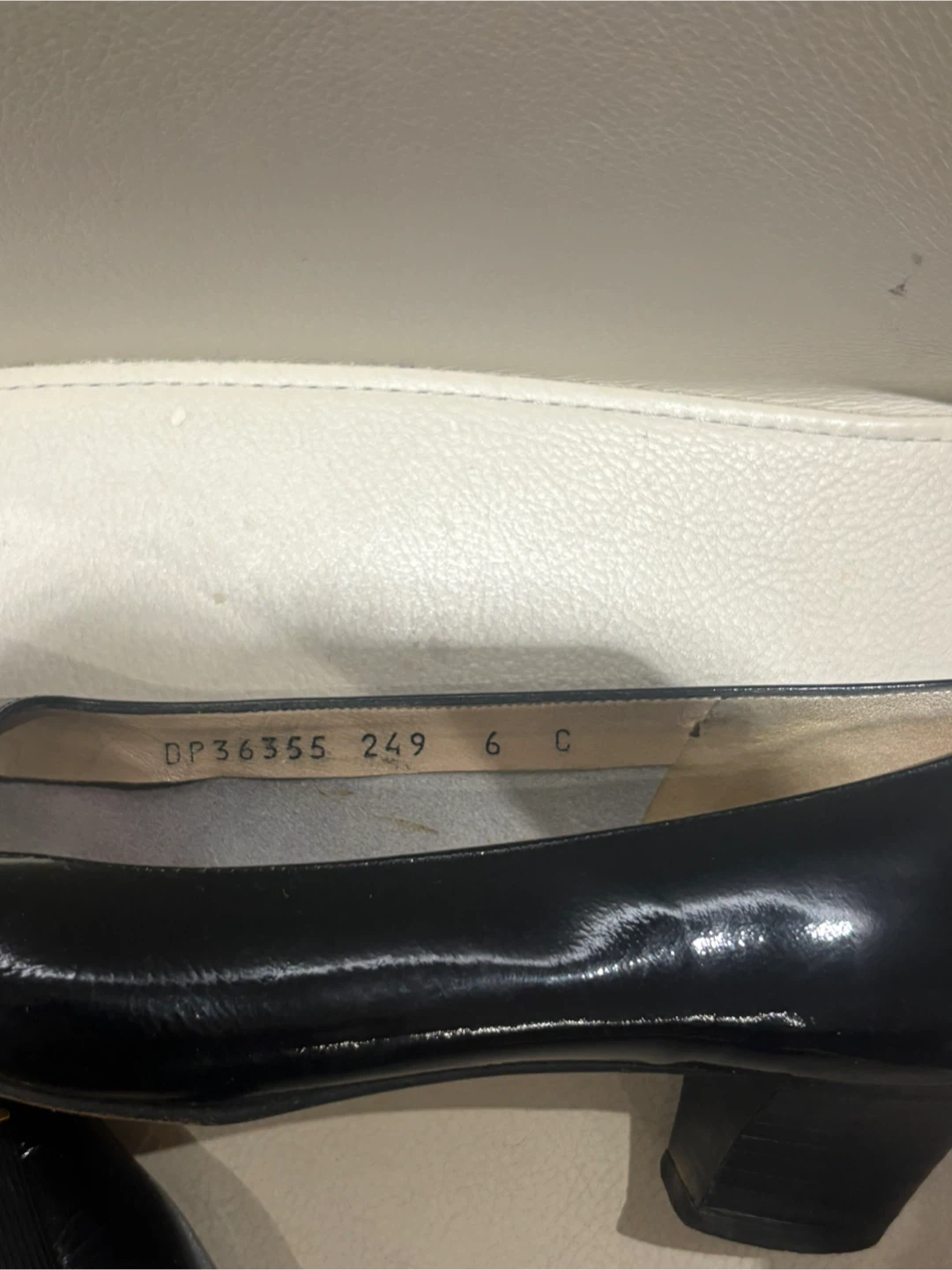 Salvatore Ferragamo Vara Patent Leather Pumps Black US 6 C - photo 2