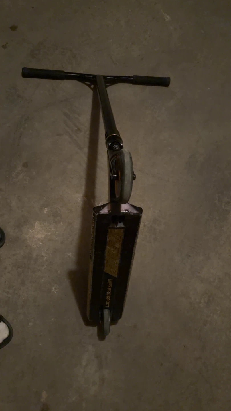 Lucky Scooter Pro Scooter - Black/Gold
