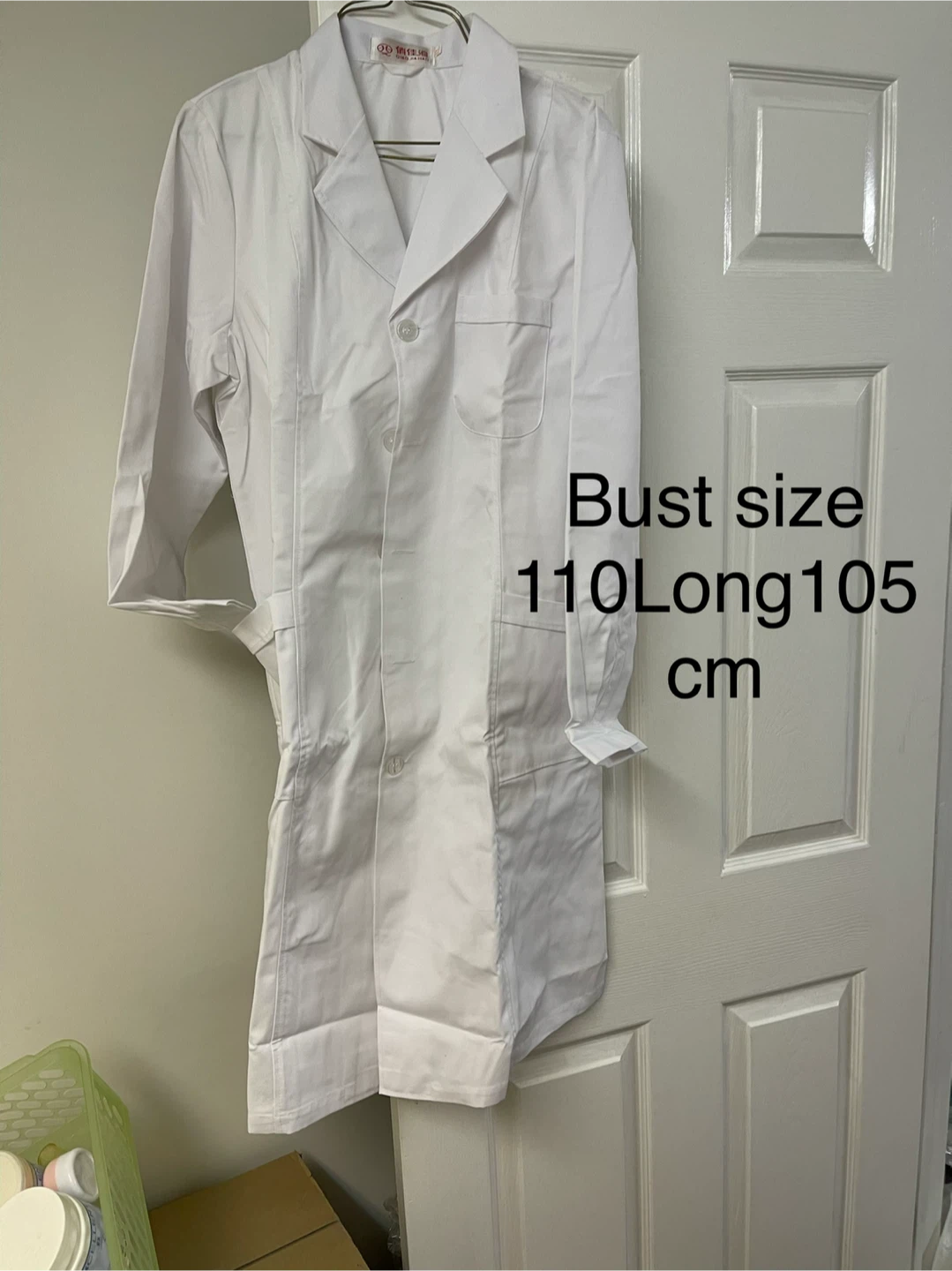 White lab coat with pockets