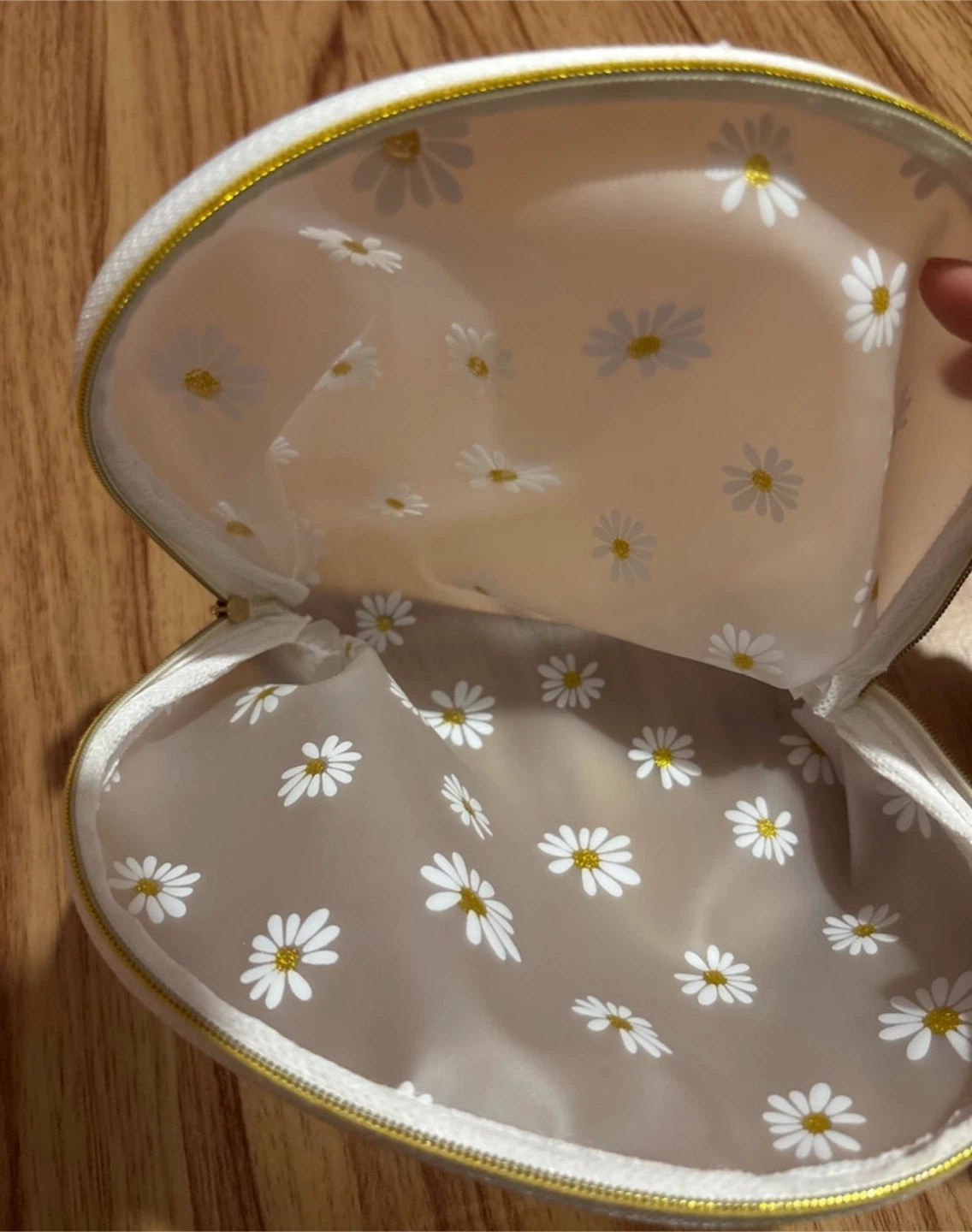 Brand new Daisy Pattern Makeup Pouch - photo 2