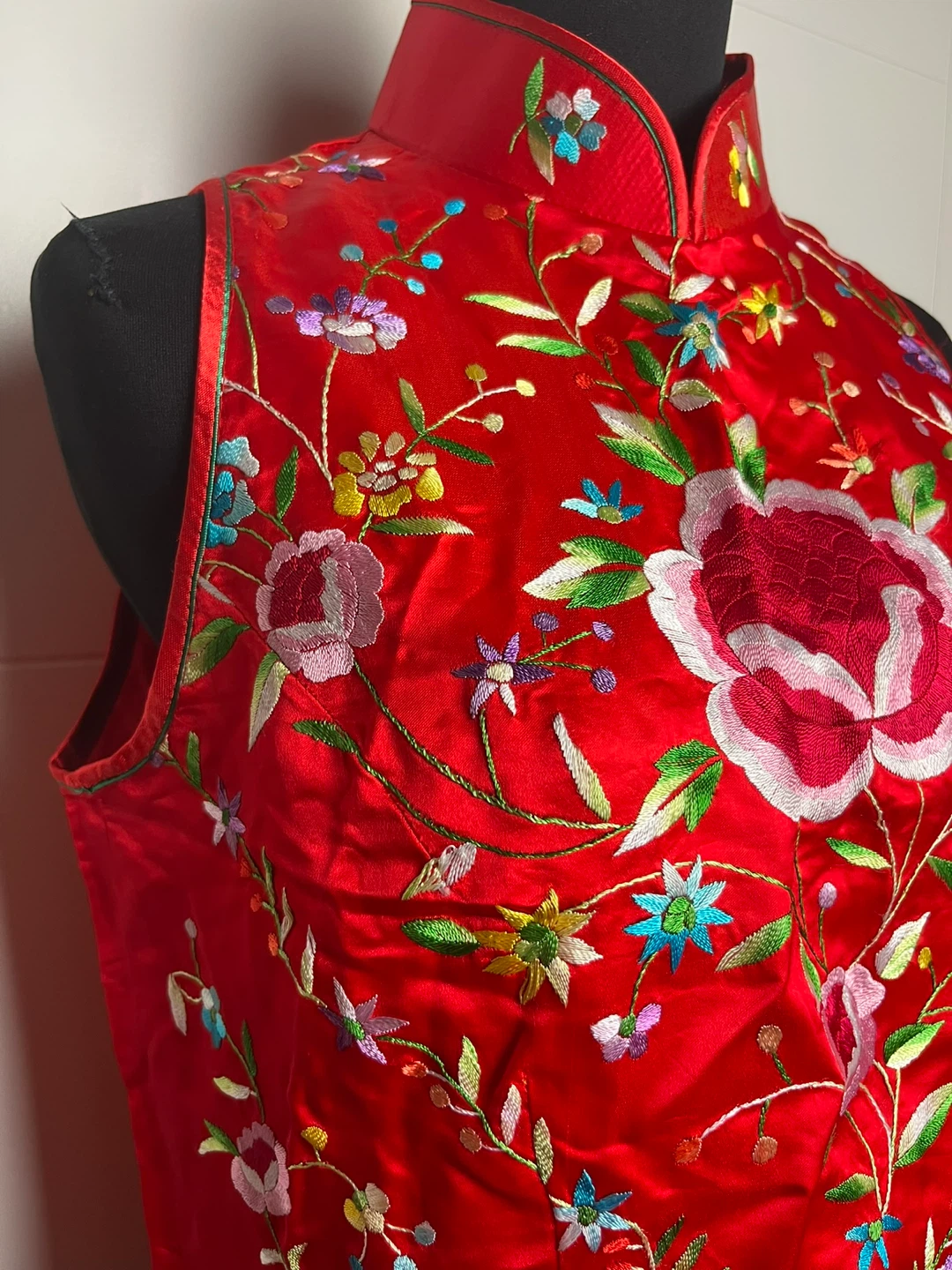 Red Embroidered Sleeveless Top - photo 3