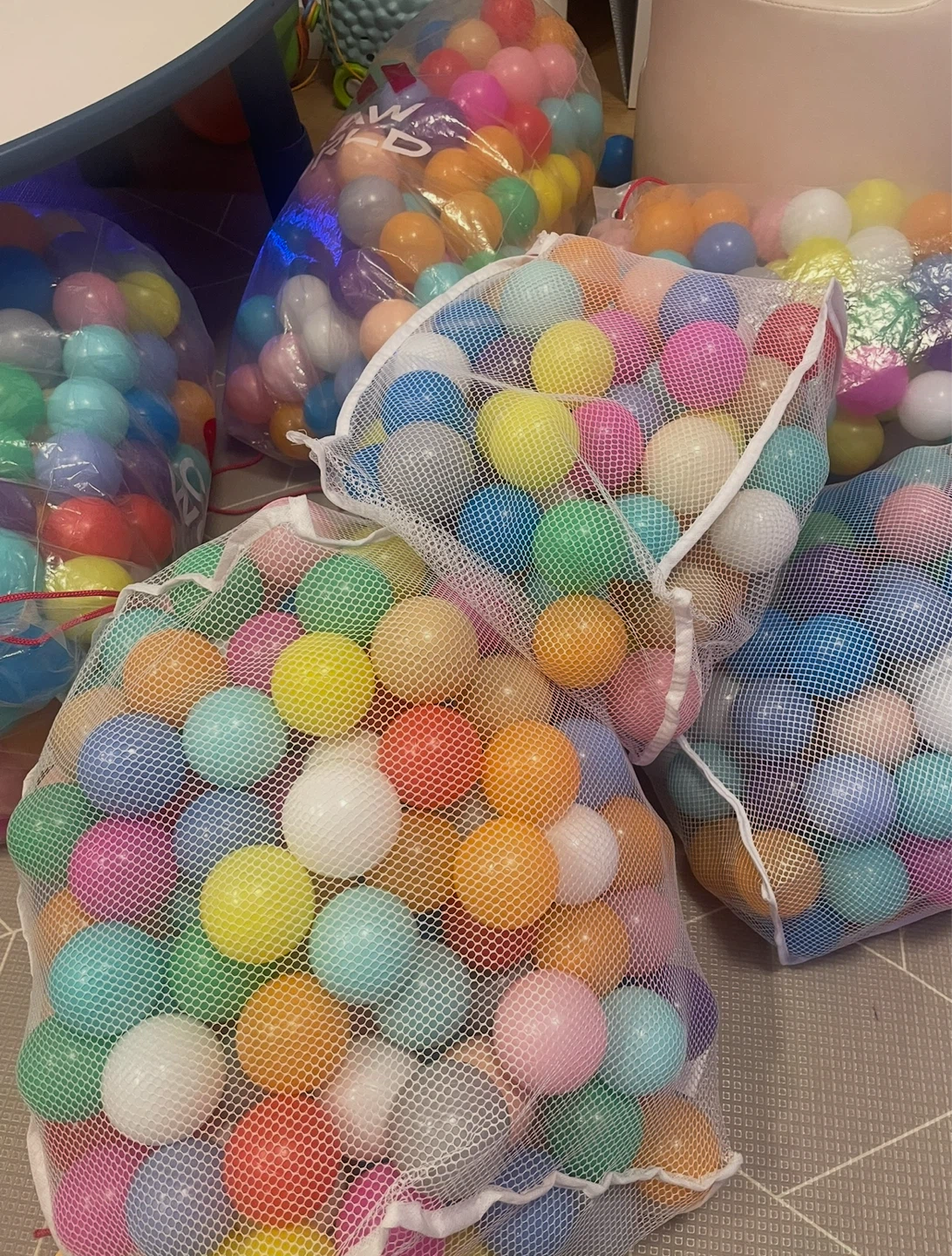 Multicolour Pit Balls in Mesh Bags (700-800)