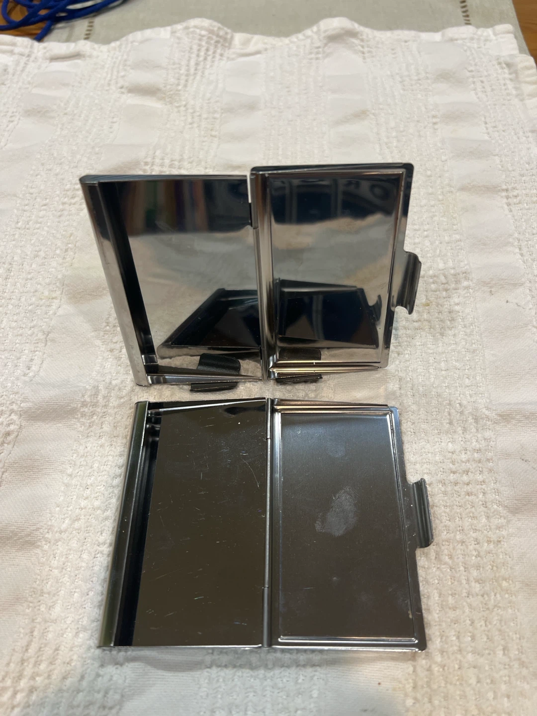 Set of 2 patterned metal business card holders - photo 2
