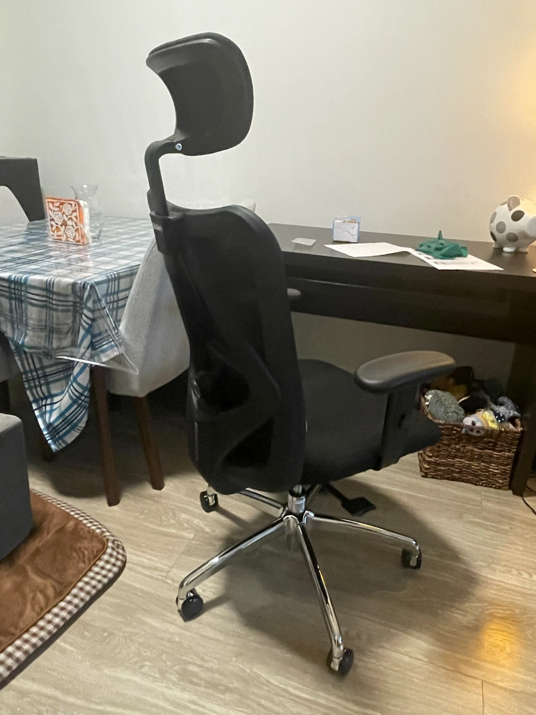 Black mesh ergonomic office chair - photo 2