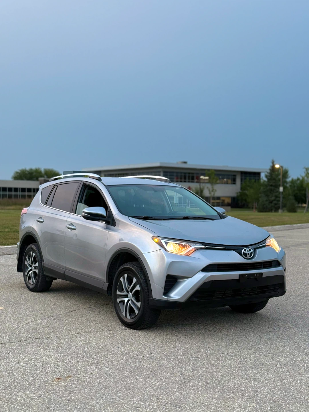 2016 Toyota RAV4 LE - photo 3