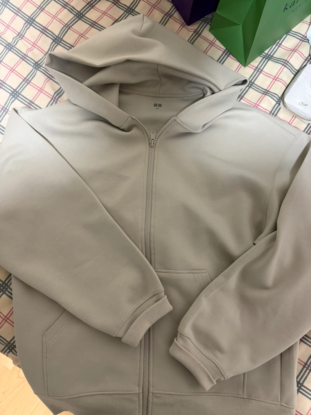 Uniqlo zip-up hoodie and jacket (all great condition) - photo 3
