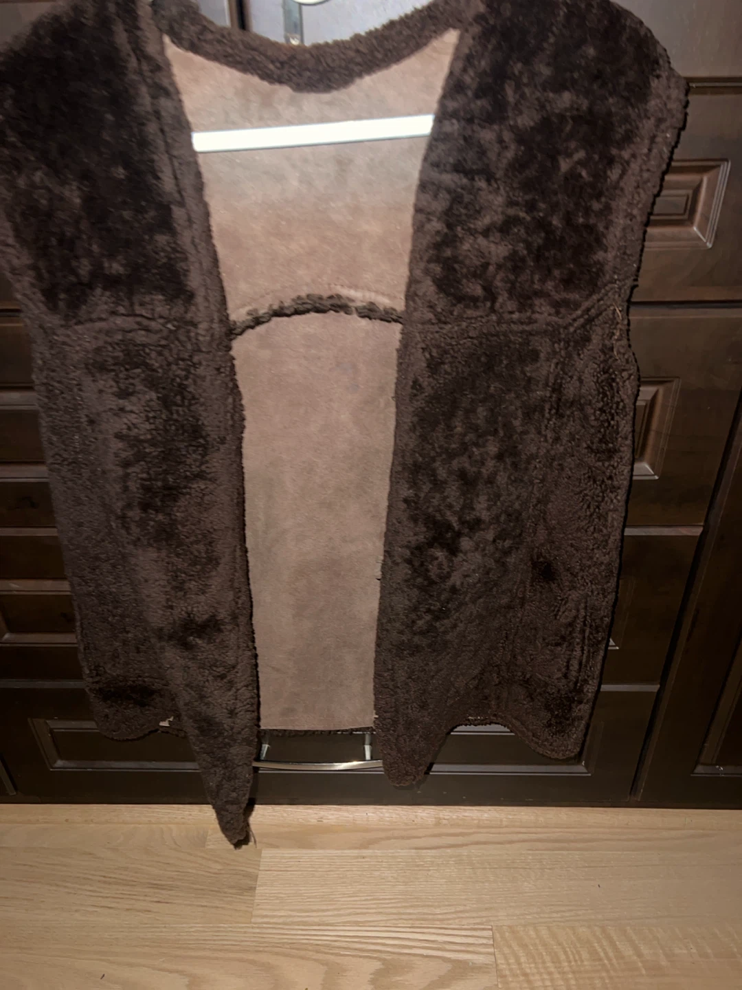 Brown shearling style vest - photo 3