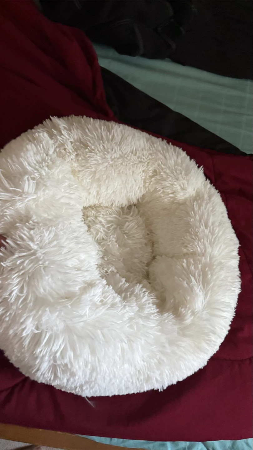 White fluffy pet bed - photo 3