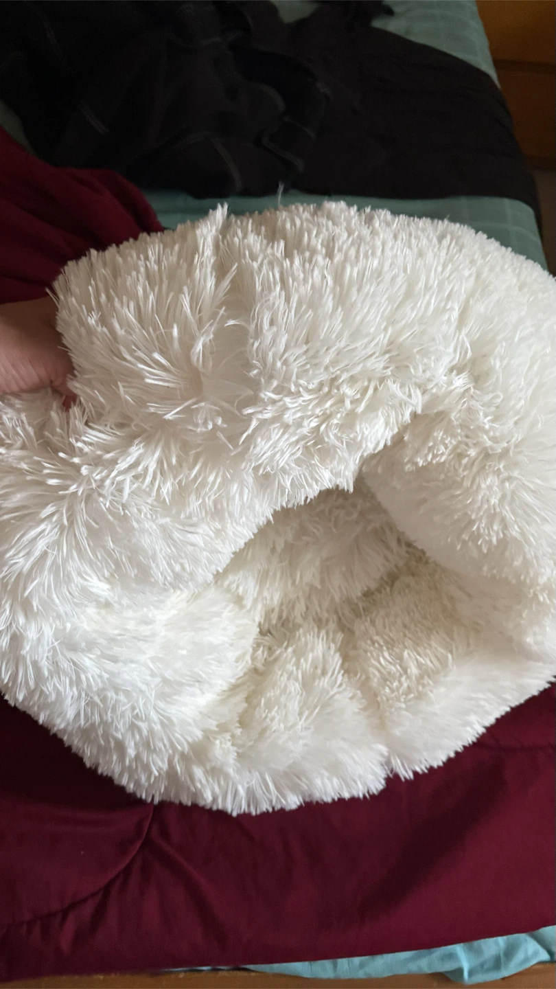 White fluffy pet bed - photo 4