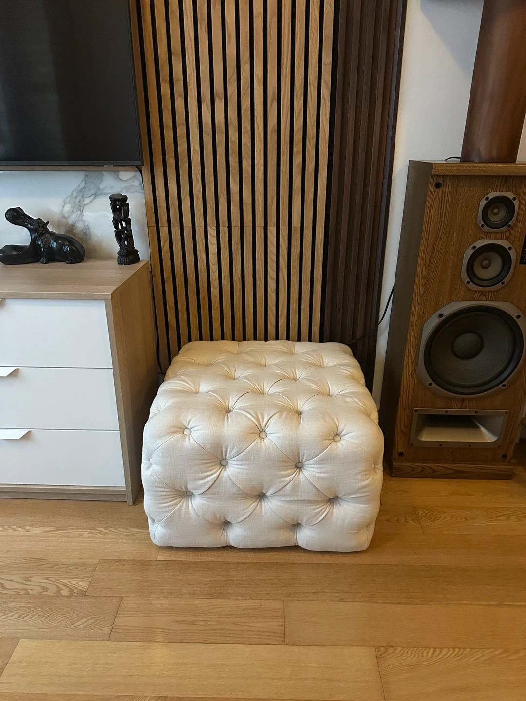 URBAN BARN CREME LINEN TUFTED OTTOMAN BENCH SEAT CUBE - photo 5