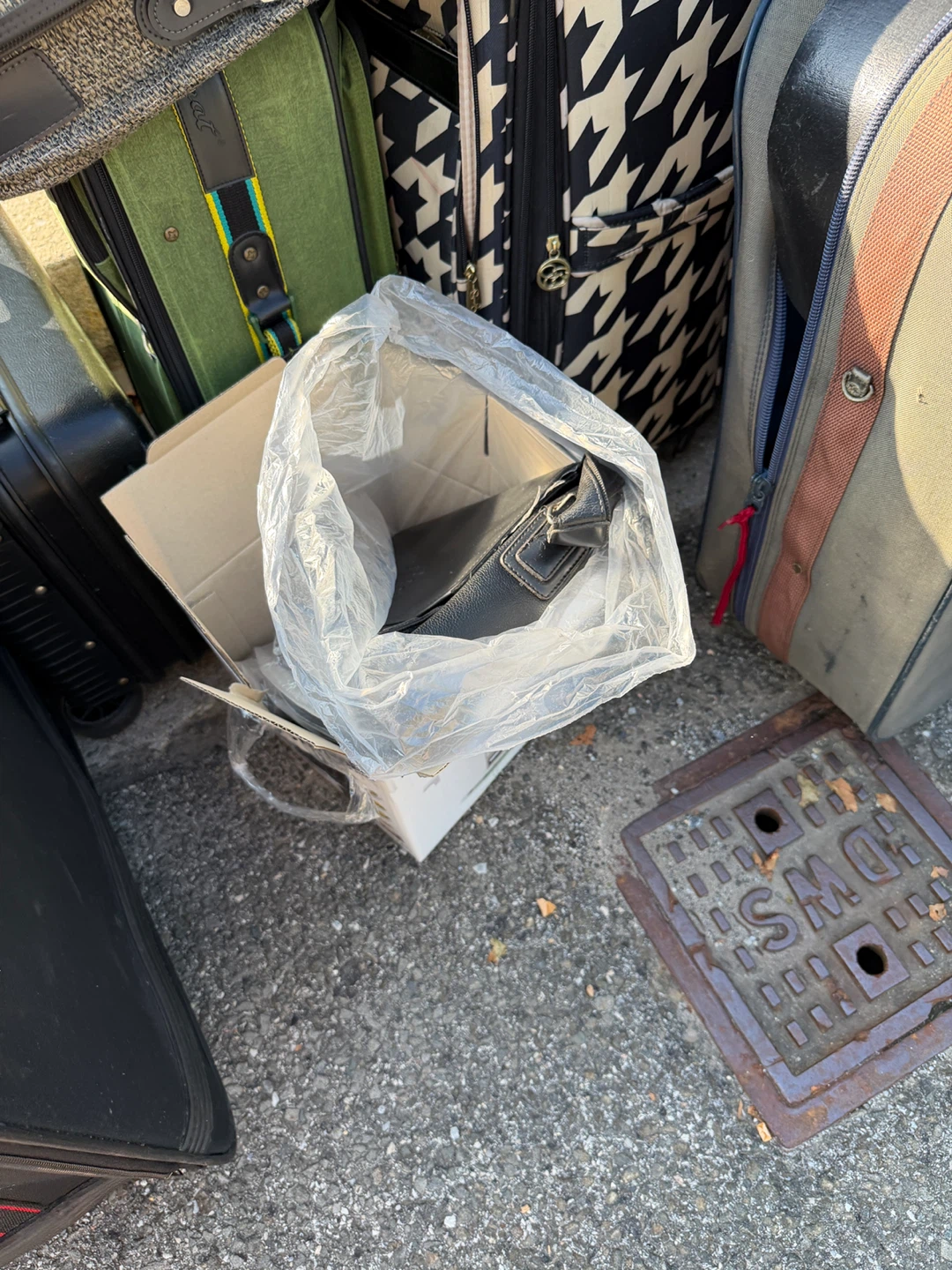 FREE Vintage Luggage Set - photo 4