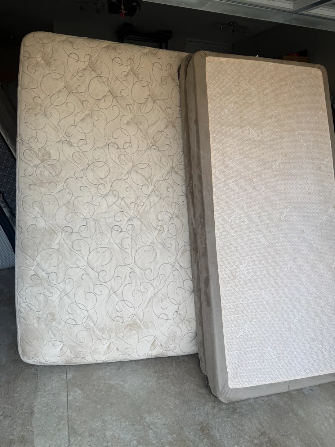 Kingsdown Latex Vivarri king bed - photo 5