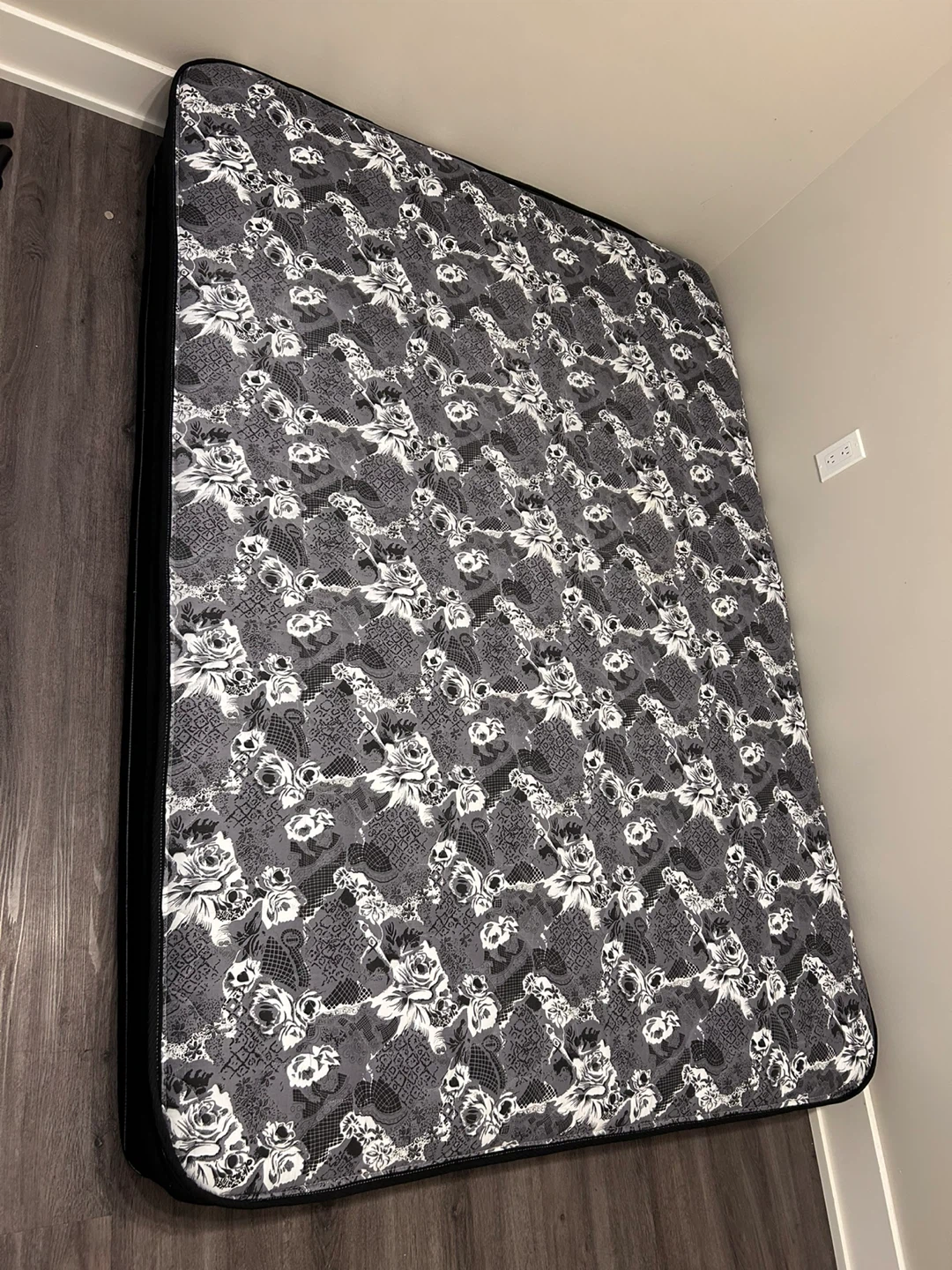 Black and grey floral double mattress and box spring - photo 3
