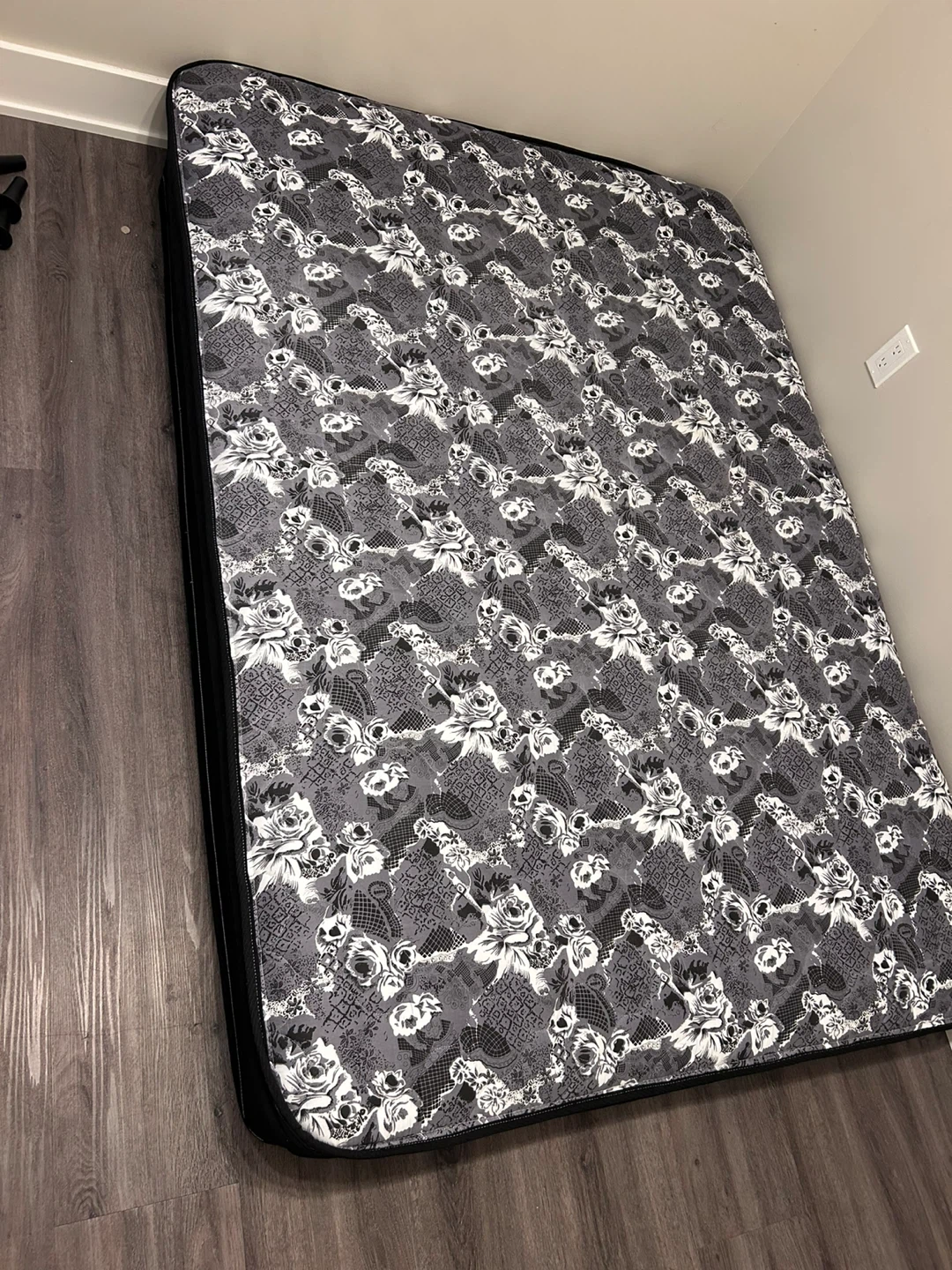 Black and grey floral double mattress and box spring - photo 4