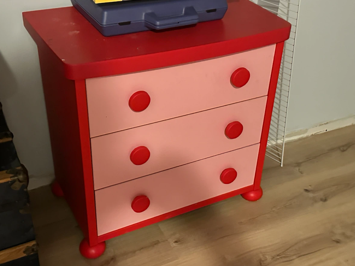 Red and Pink 3-Drawer Dresser - photo 2