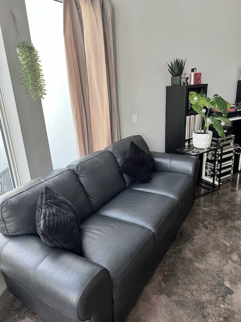 Leather couch - photo 2