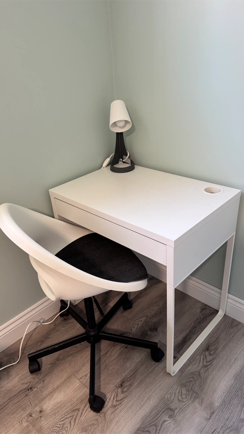 Office/Study desk and chair