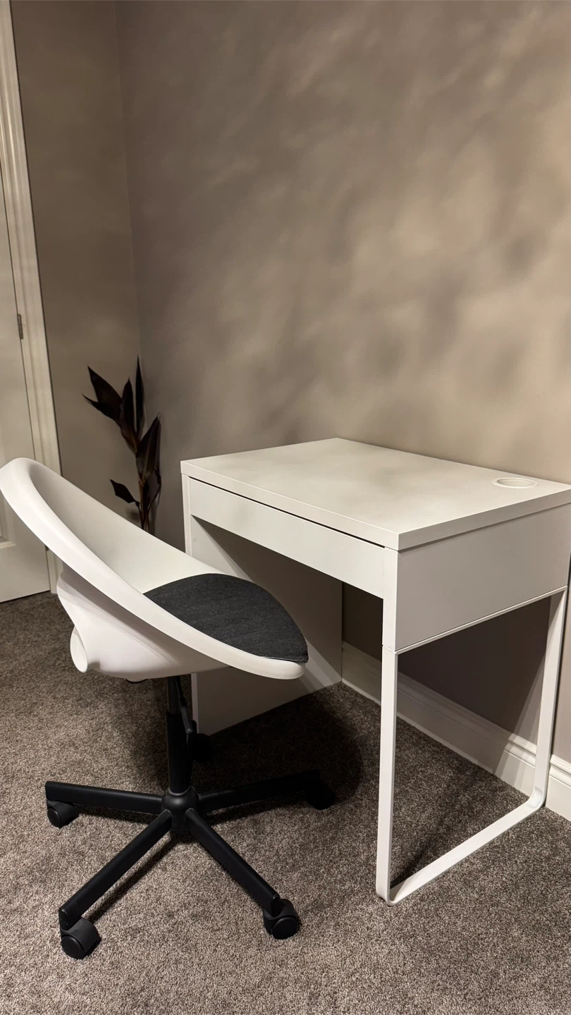 Office/Study desk and chair - photo 2