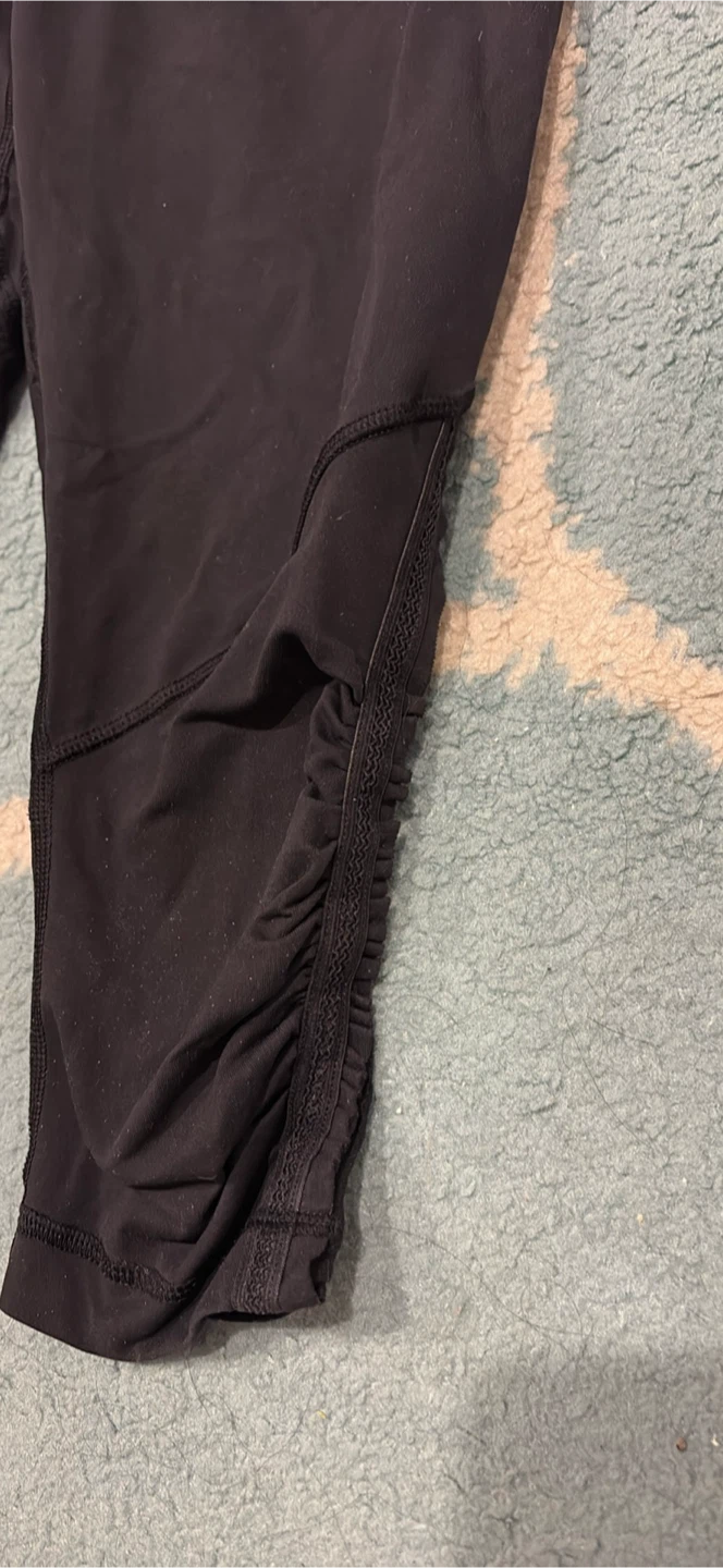 Lululemon Black Ruched Crop Leggings Size 4 - photo 3
