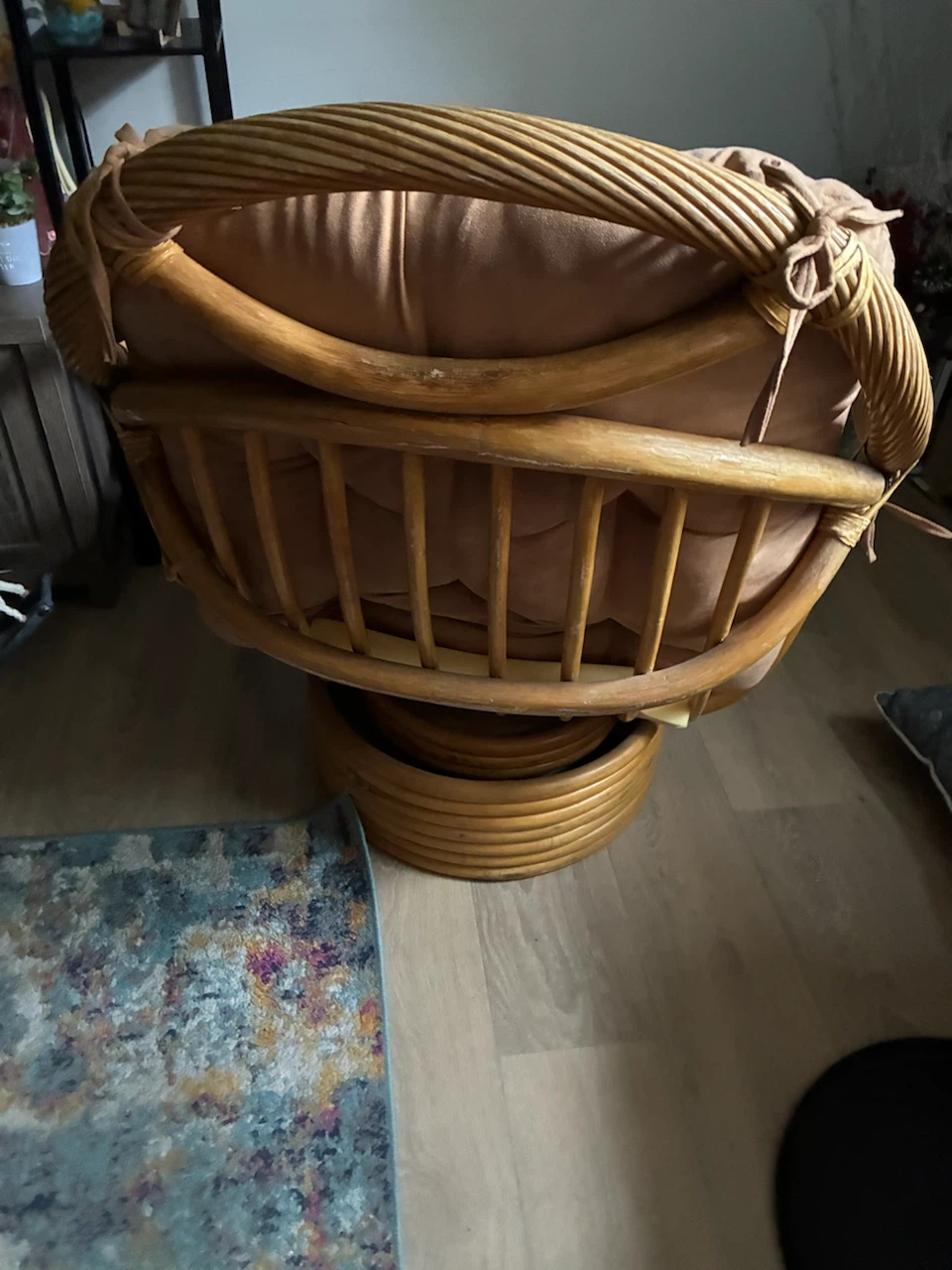 Rattan swivel rocker chair with tan cushion - photo 2
