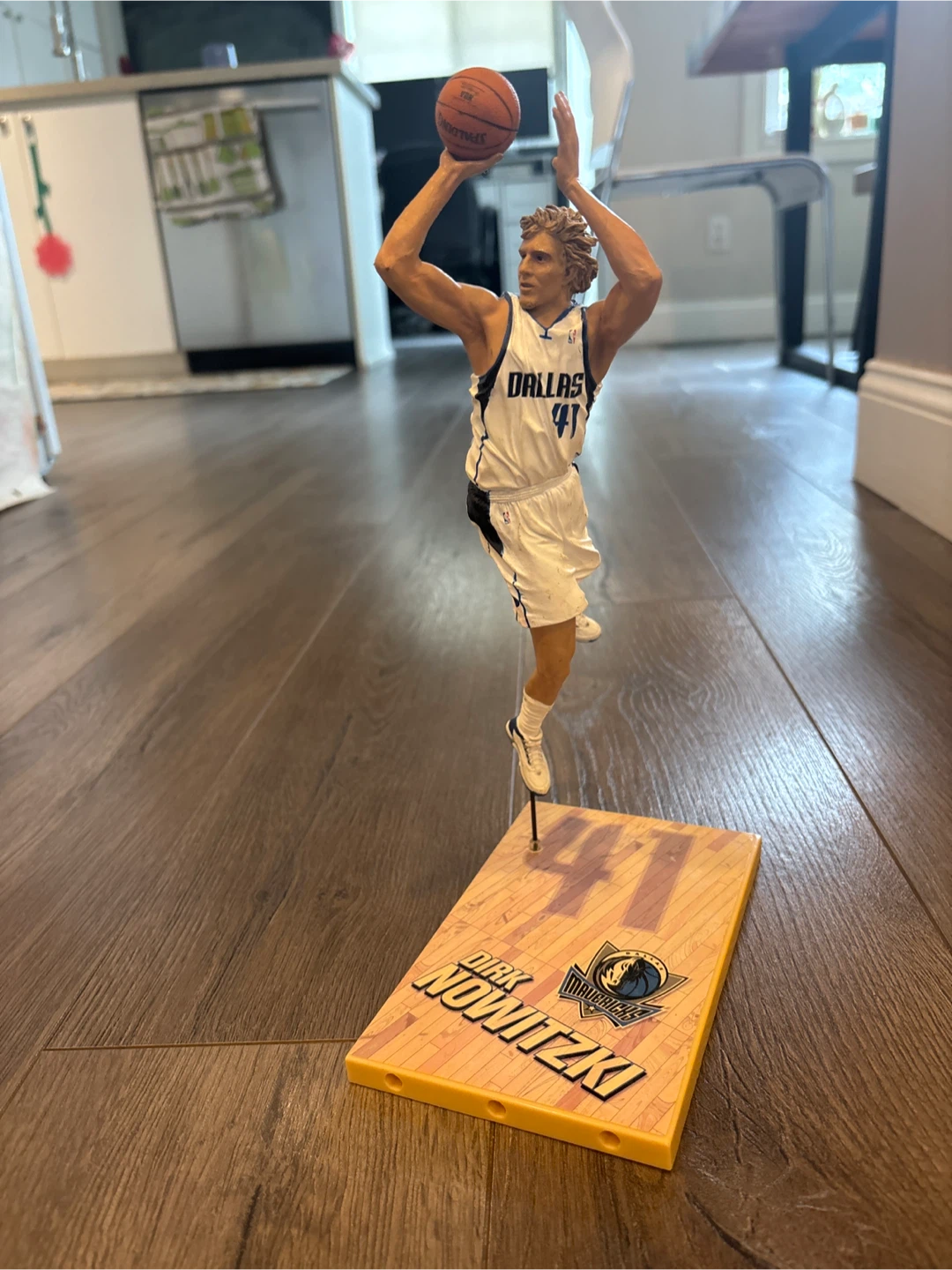 Dirk Nowitzki Dallas Mavericks Figurine