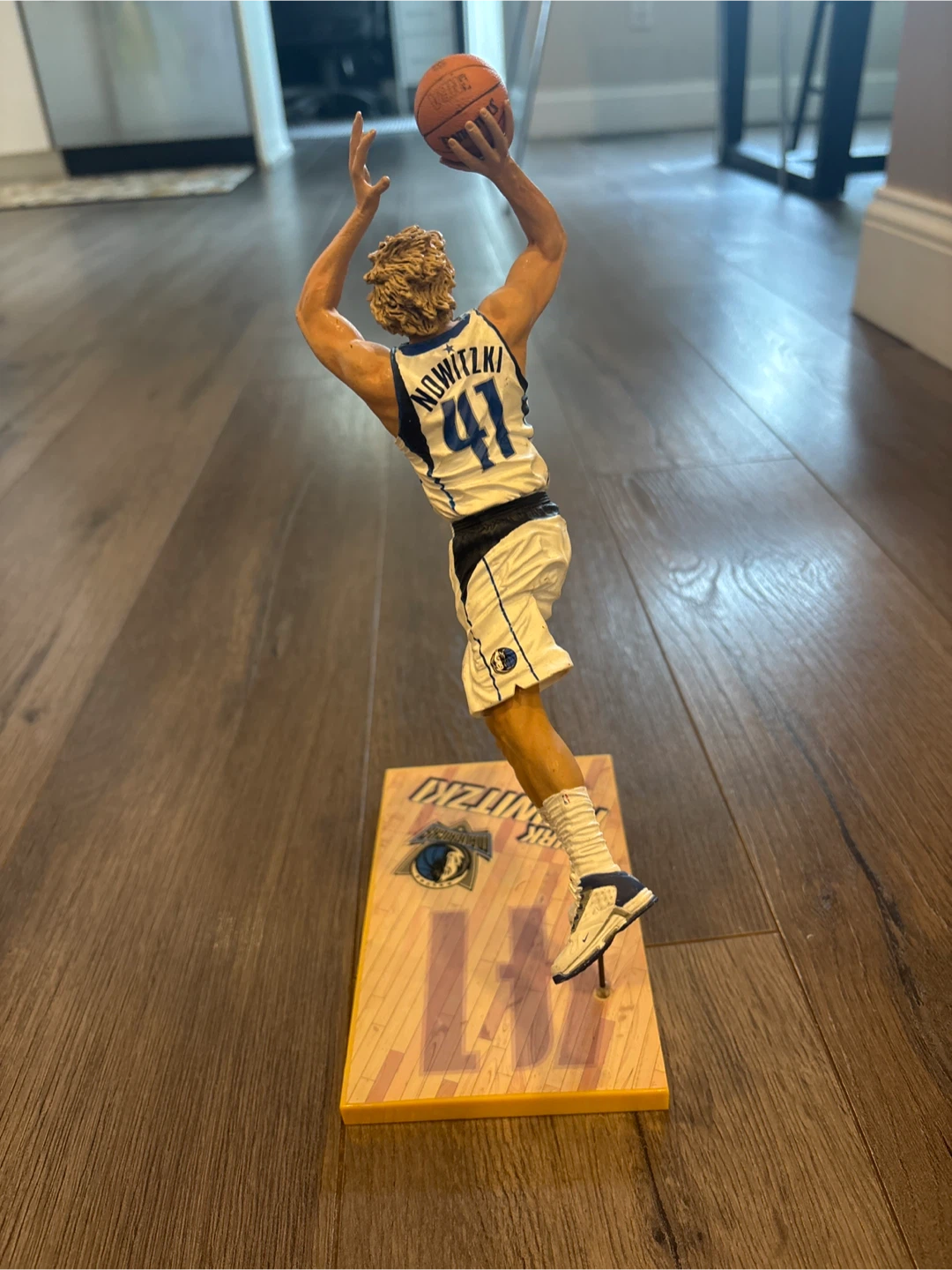 Dirk Nowitzki Dallas Mavericks Figurine - photo 2