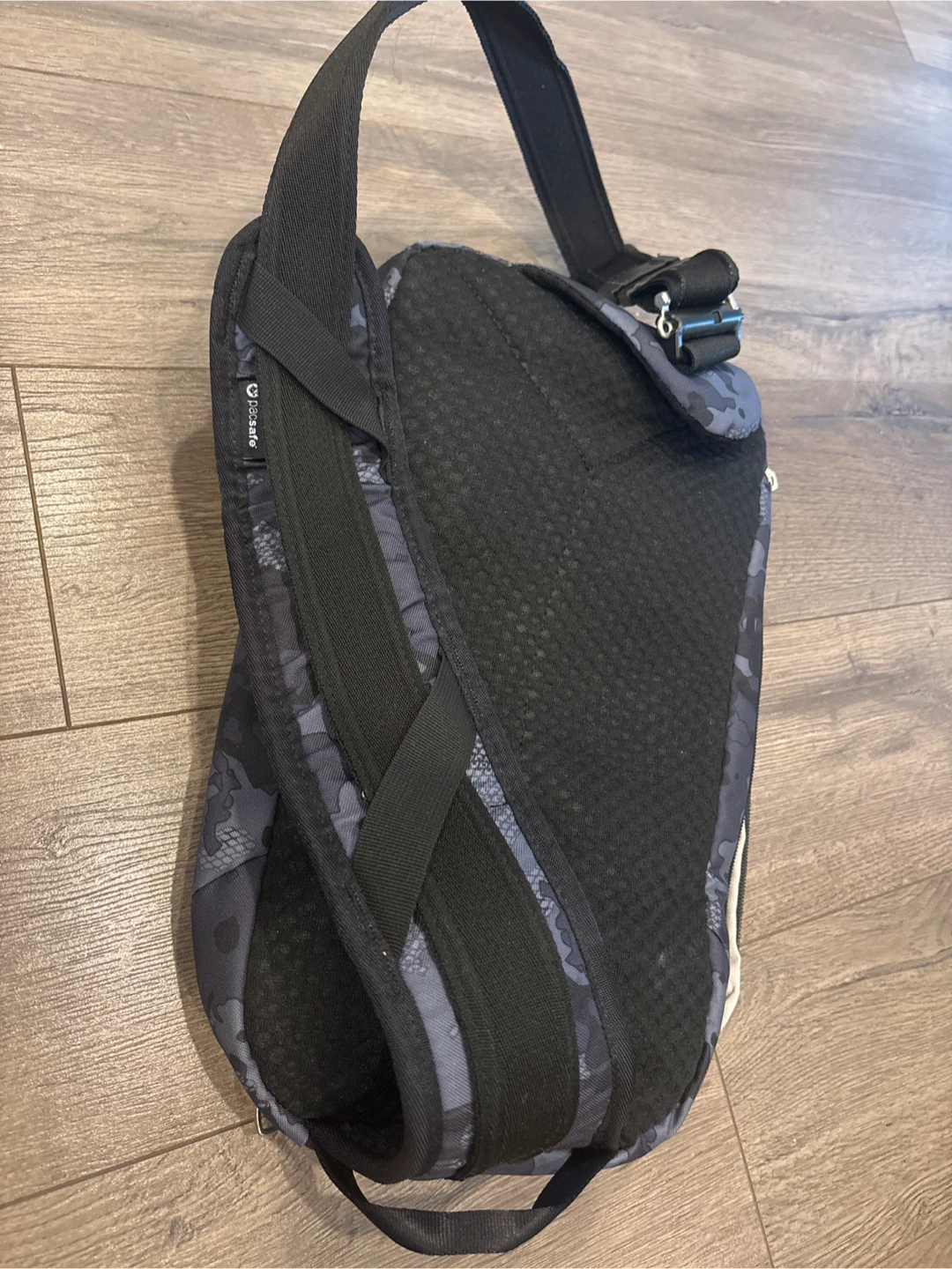 Pacsafe Camo Sling Bag - photo 3