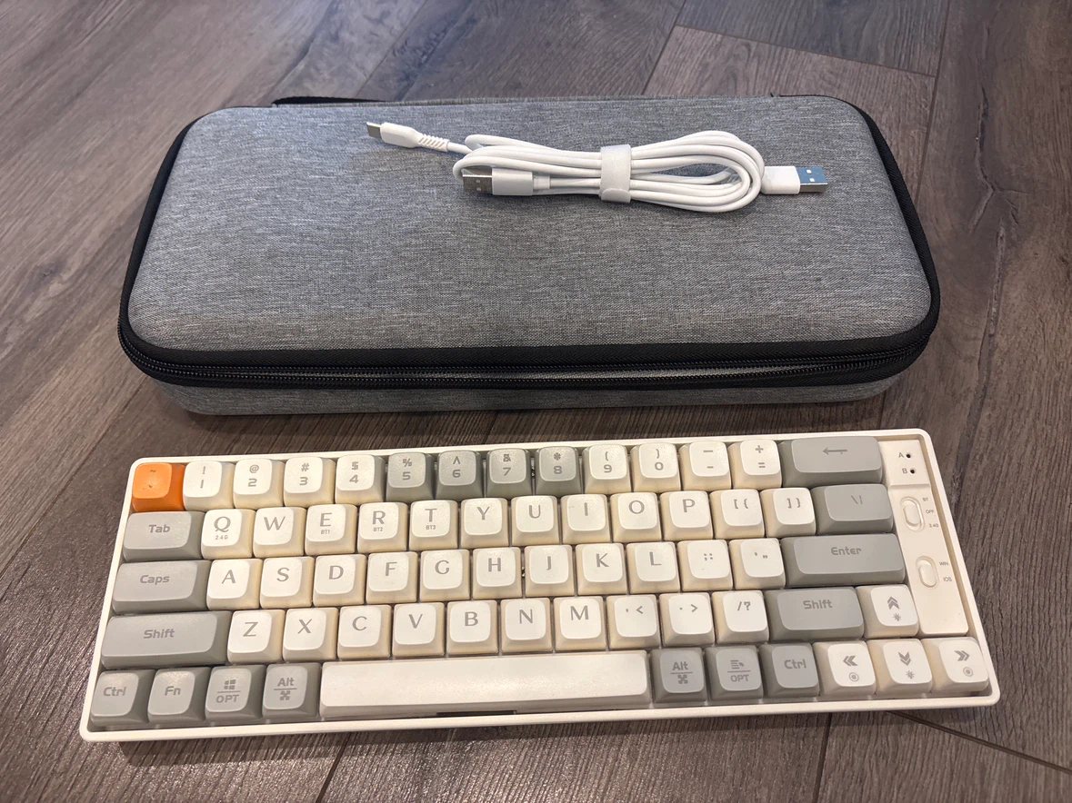 LANGTU Mechanical Keyboard with Case