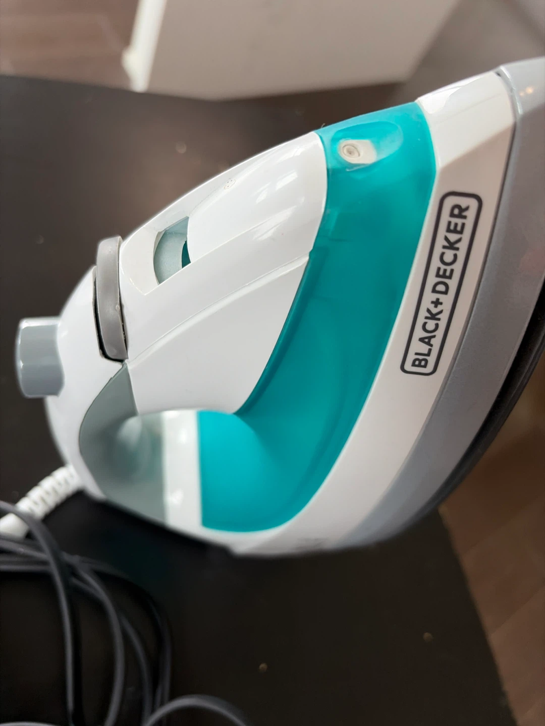 Black and Decker Teal and White Steam Iron - photo 2