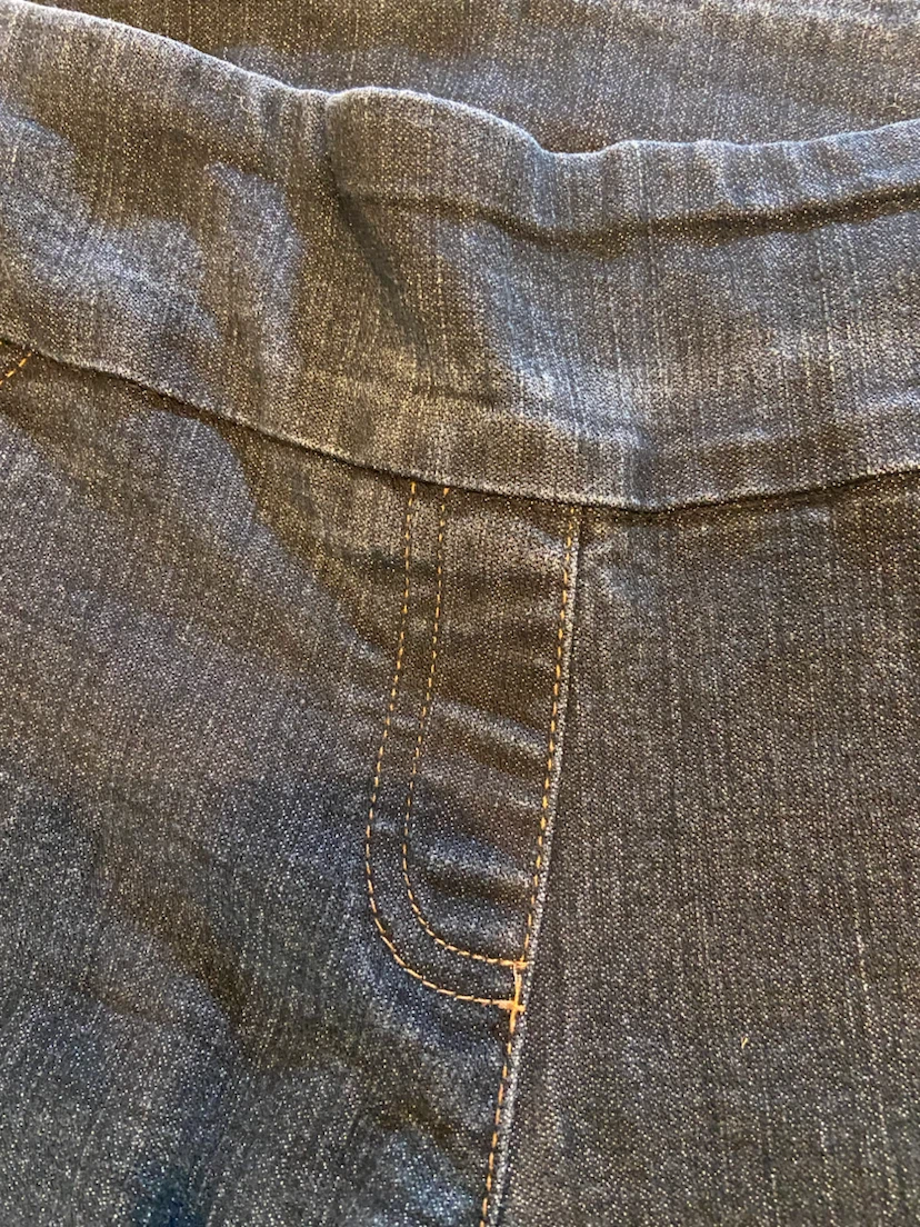 EUC: Dark Wash Pull-On Stretch Denim Capri Pants 6 - photo 4