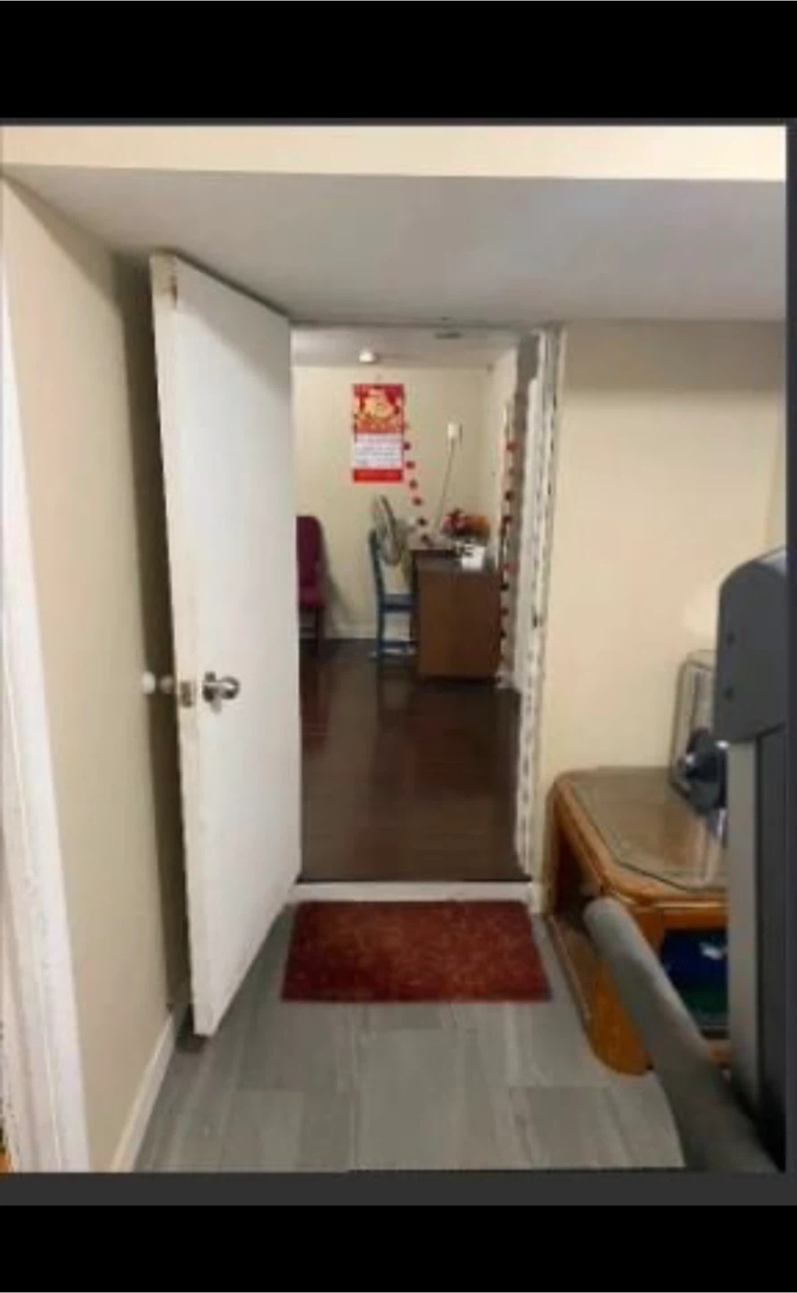 Bright 1‑Bedroom Basement Apartment For Rent - photo 3