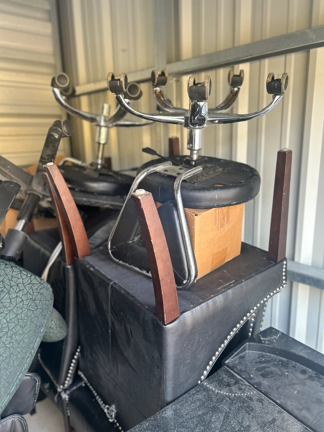 Used Salon Equipment Bundle - photo 2